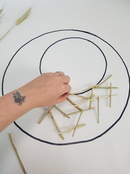 For a sturdy wreath armature make sure you glue each snippet at least at 3 points to another grass snippet