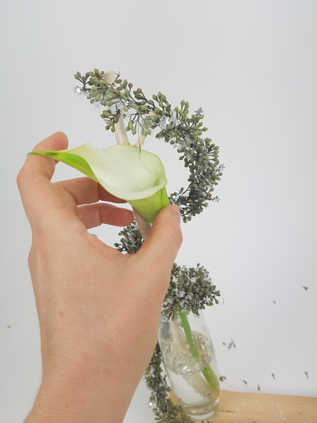 Dressing up a single elegant flower