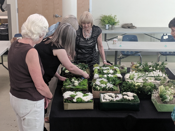 Low pave flower arrangements to create a floral carpet