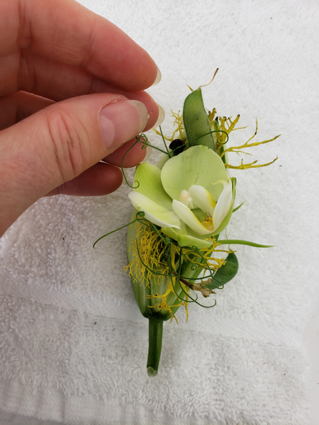 Tutorials - Magnetic Floral Corsage inside a lily pod-bud