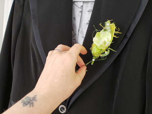 https://christinedebeer.ca/images/2019/08/place-the-corsage-on-the-jacket-lapel-l.jpg?inside=600x600