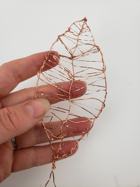 I simply wove the flat copper wire in and out and around the leaf