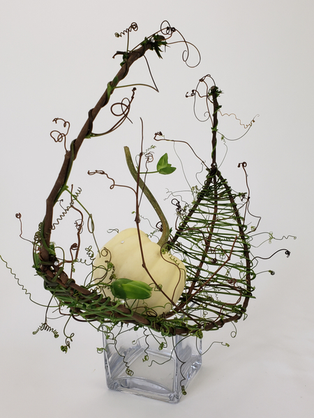 How to create an original minimalist autumn floral design using vines and pumpkins