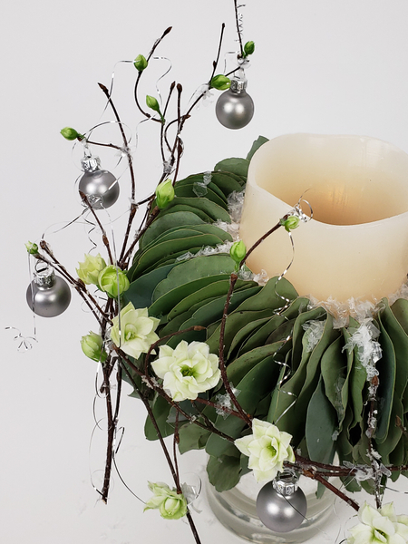 Have less waste when decorating for Christmas by using biodegradable and re usable things Have less waste when decorating for Christmas by using biodegradable and re usable things
