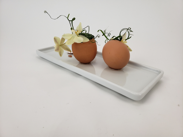 How to use an egg as a container in floral design