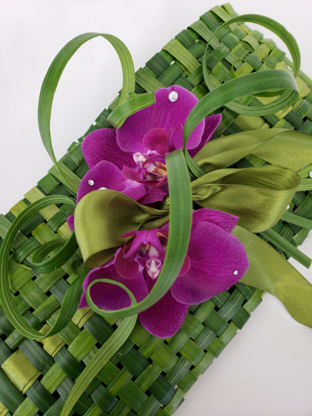 Learn how to weave a handbag flower arrangement