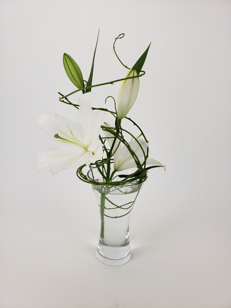 How to design a lily stem in a vase