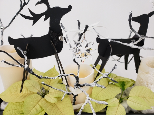 Cardboard reindeer for a light and airy design