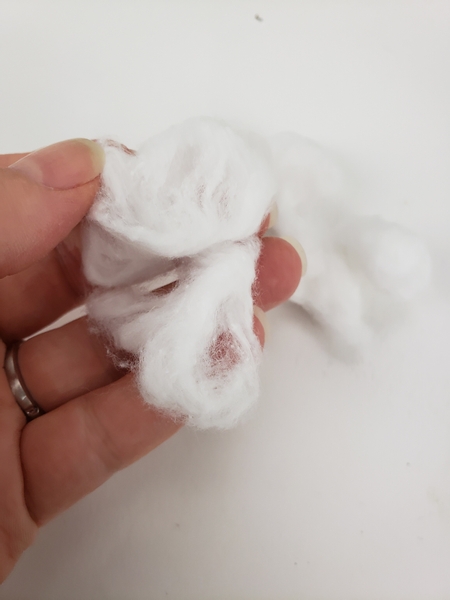 Fluff out cotton wool to conceal the water tubes and line the display container with fluffy snow Fluff out cotton wool to conceal the water tubes and line the display container with fluffy snow