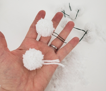 Wired snowball pom pom