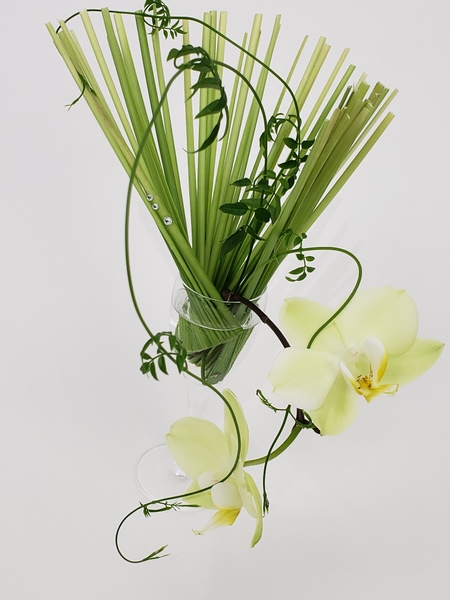 New and original ideas for flower arrangements