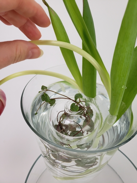 The floating vine bowl gently holds the flowers in place