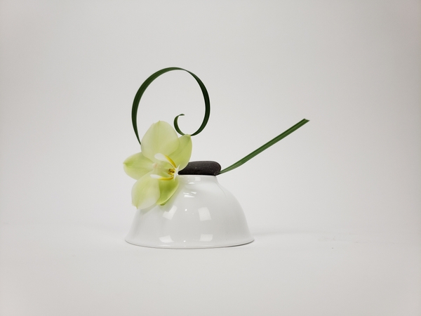 Minimal and meditative flower design