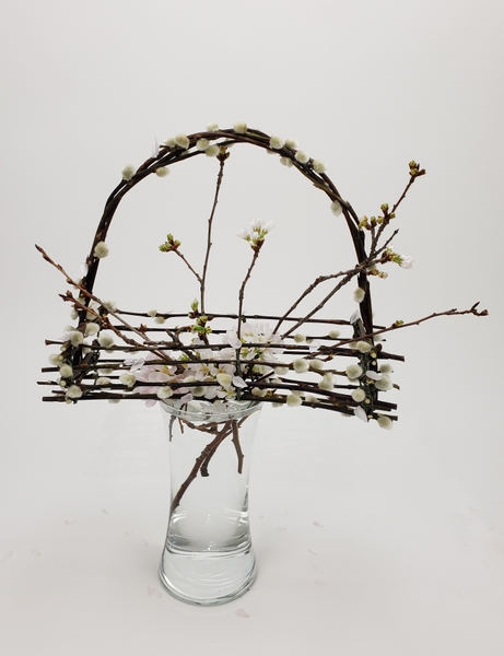 Spring Tray-ning flower arrangement by Christine de Beer