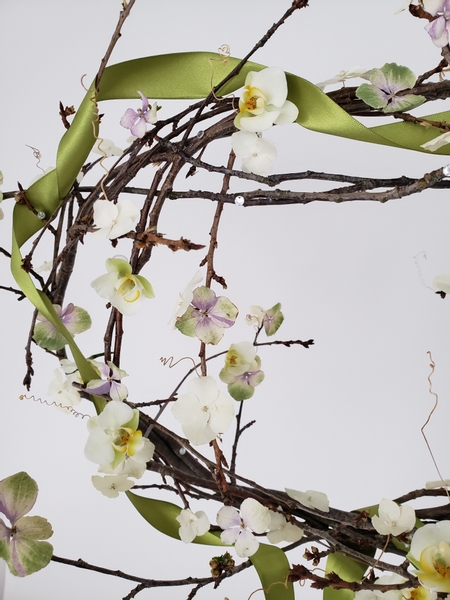 Add movement to a Spring wreath with ribbon