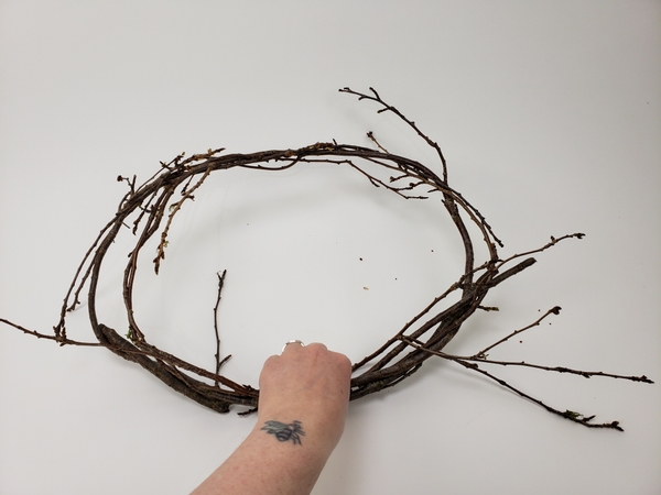 Bend the branches into a wild oval shaped wreath