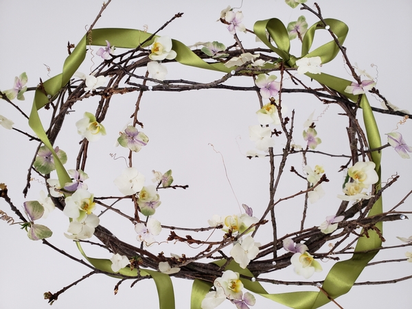 No floral foam wreath design for Spring and Easter