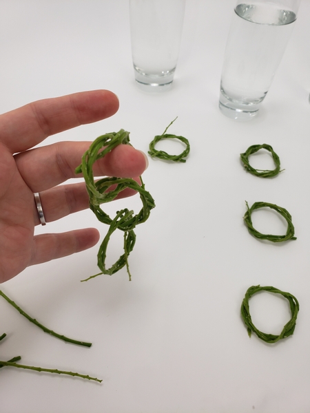 To start crafting a wreath chain