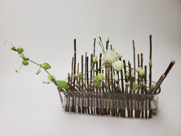 Sustainable flower arranging using dried and fresh plant material