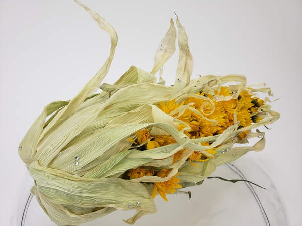 Pretty crafts using corn husks in Fall