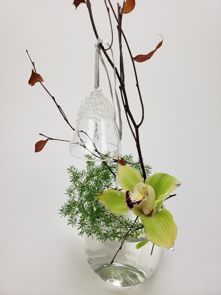 How to add a Swarovski crystal bell into a Christmas flower arrangement