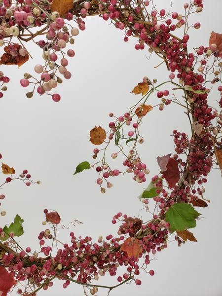 How to make a delicate dried pepper berry wreath