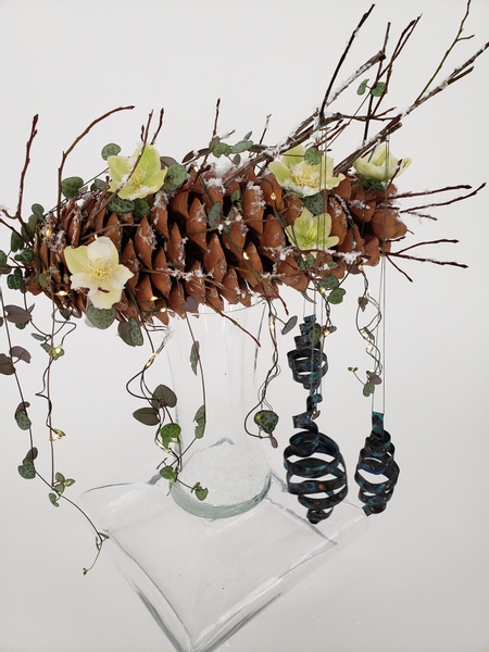 How to make a pinecone floral design