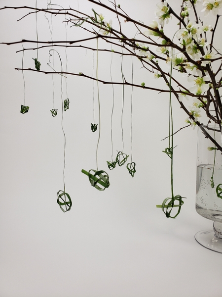 How to make hanging woven hearts to celebrate love