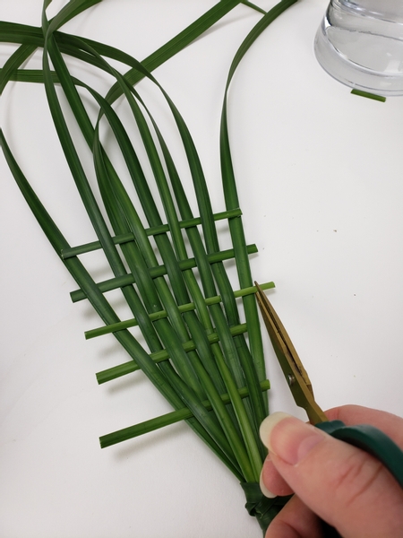 Cut away the weaving ends that extend over the grass