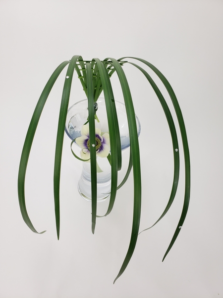 Floral styling tutorial for minimal spaces Floral styling tutorial for minimal spaces