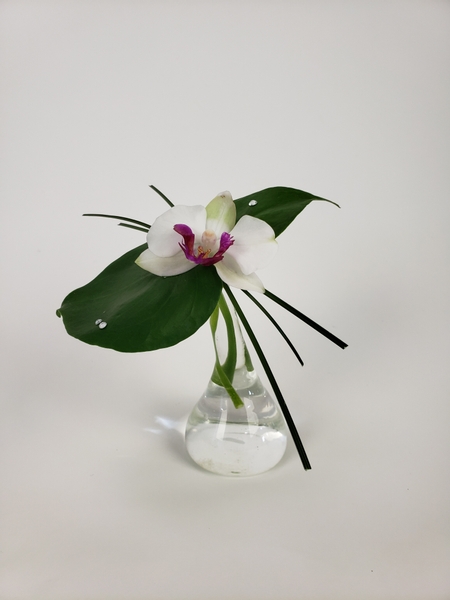 Bud vase floral design ideas