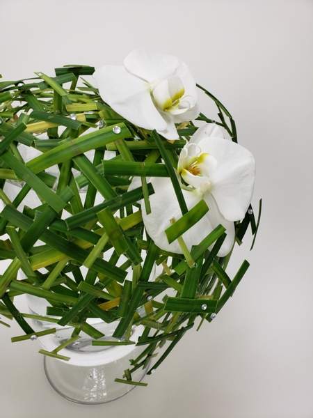 Handcraft a globe for a flower arrangement