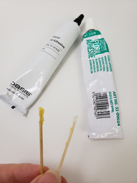 The gum yellow glue is the American version and the clear glue is the European version The gum yellow glue is the American version and the clear glue is the European version