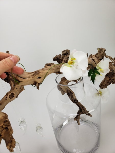 Add a few jasmine vines into the vases to drape over the driftwood branch