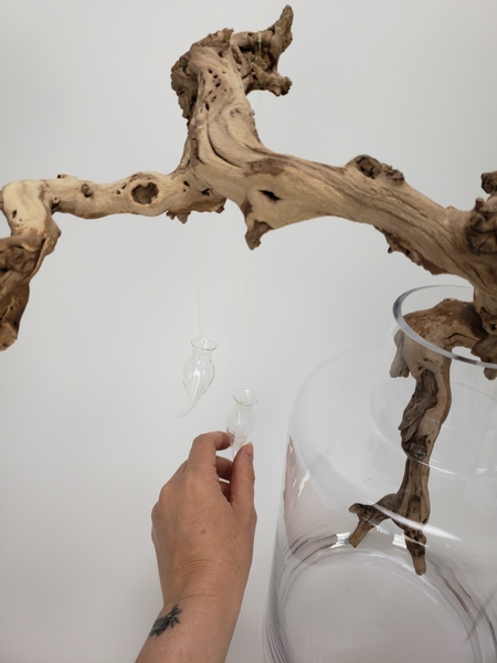 And hang the vases to dangle from the branch And hang the vases to dangle from the branch
