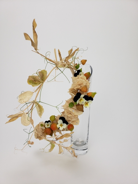 Faded foliage armature for an autumn display