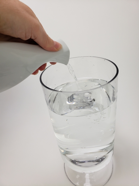 Fill a apothecary jar with water