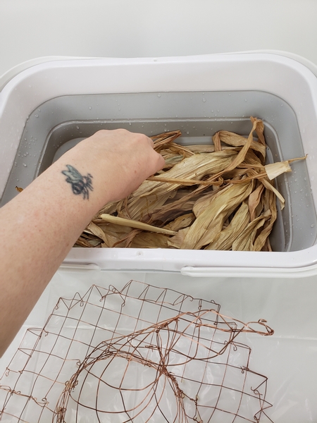 Soak the corn leaves in warm water