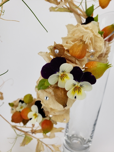 Sustainable floral design tutorial using dried foliage for autumn