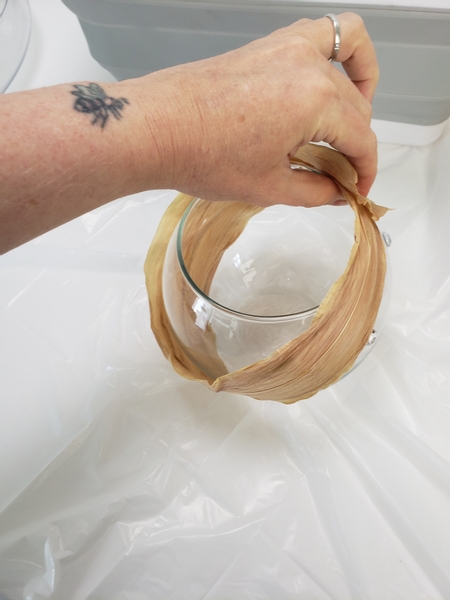 Wrap a corn leaf around the fishbowl vase