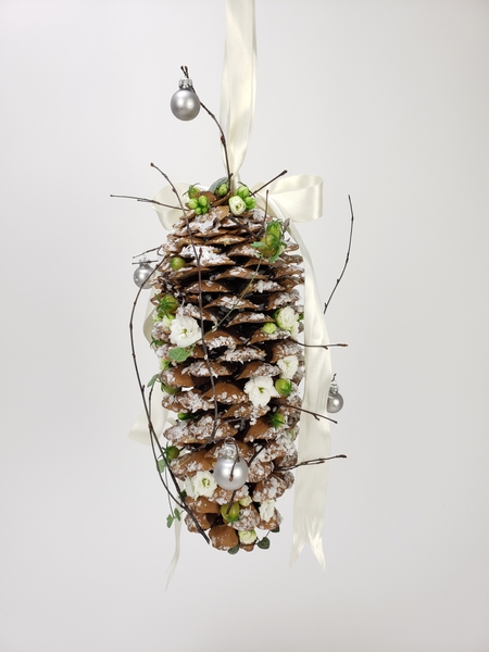 Pinecone floral styling by Christine de Beer