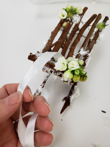 Tutorials - A berry and kalanchoe sleigh… to carry your twig tree home, of  course