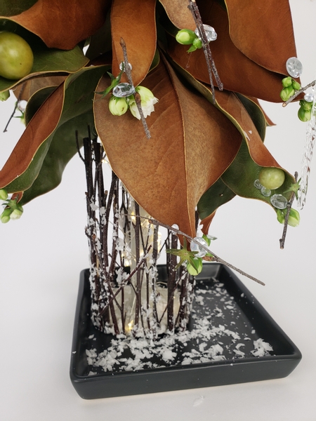 Add a velvet texture to your Christmas tree by using magnolia leaves