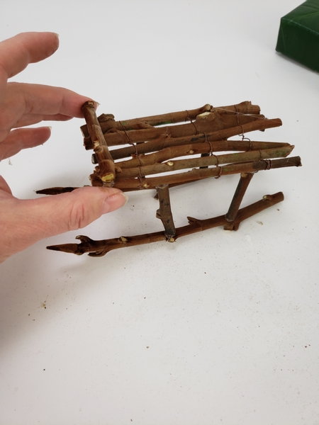 Tutorials - A berry and kalanchoe sleigh… to carry your twig tree