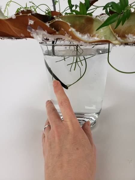Make sure all the stem ends are below the water line in the vase below