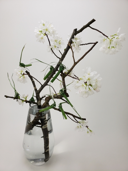 Hop… Lots flower arrangement by Christine de Beer