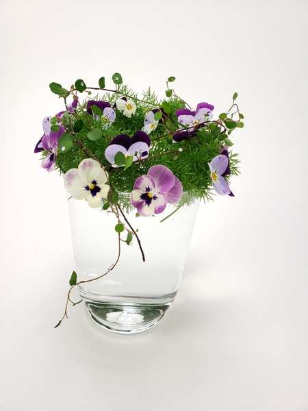 How to arrange cut flowers in summer