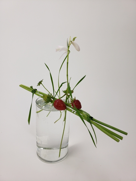Sustainable floristry tutorials that makes use of the imperfections of plant material