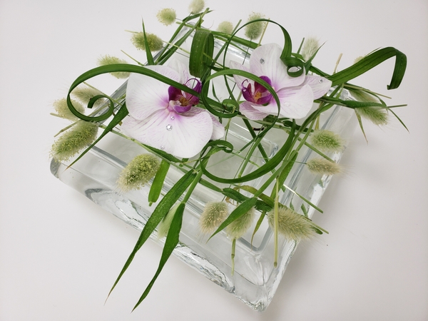 Environmentally friendly summer floral designs using no floral foam