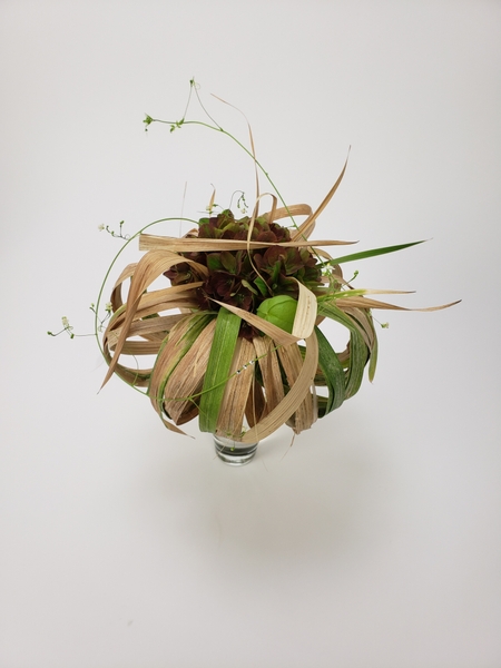 Dried foliage for a long lasting floral armature